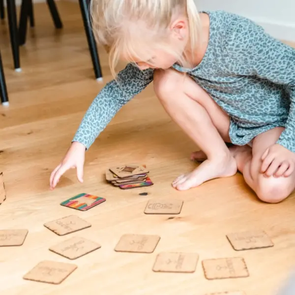 vendespil-hc-andersen-træ-eventyr-undervisningsmidler-dansk-skoleabc-produktbillede