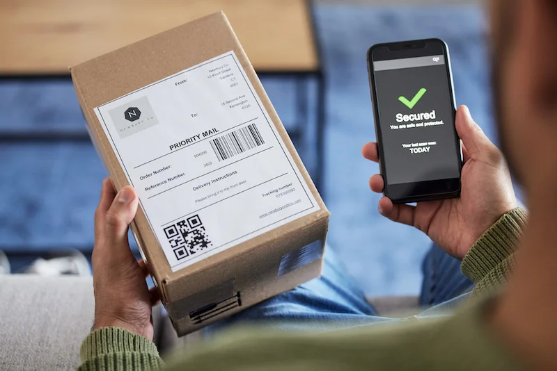 Pakke med scanner mobiltelefon.