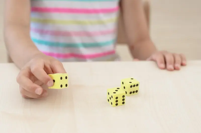 200 Skumterninger til undervisning i kasse