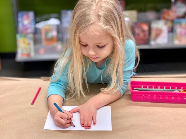 Få gratis skabeloner til at tegne med farveblyanter og farvelæg