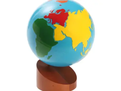 Globus i farver til at røre og lære om verden.