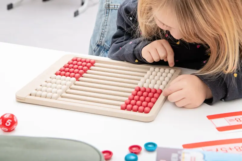 Flad Taelleramme Betzold med 100 Kugler farve rød og hvid