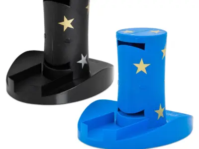 Magisk hat kortvender til at vende spillekort blå og sort