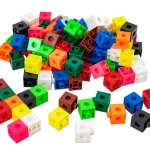 Centicubes 2x2 cm - 100 stk: Farverige plastikterninger til børn. Perfekt til læring af matematiske begreber som tælling og sortering. Ideel til skole og hjemme.