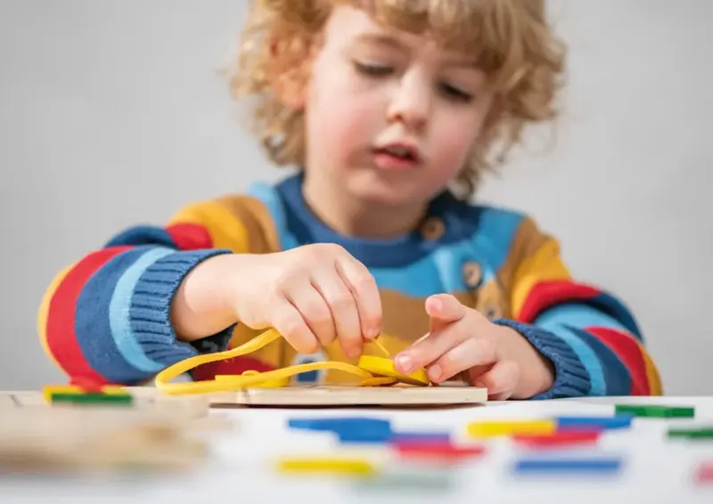 sy spil lær farver og former