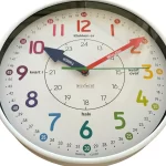 Læringsur 30 cm, hvid ramme, lær klokken, vægur til børn