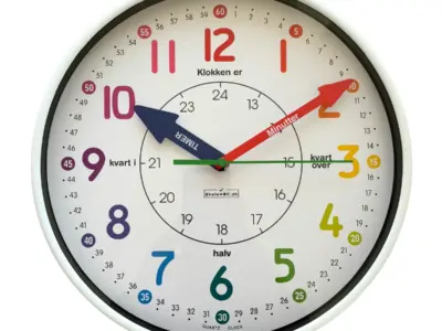 Læringsur 30 cm, hvid ramme, lær klokken, vægur til børn