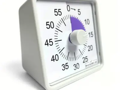 Lydløs timer i hvid – et praktisk nedtællingsur til skole, hjem og køkken. Perfekt som time timer til opgaver, pligter og madlavning. CE-godkendt og robust design. ADHD timer. Forfra.