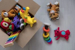 Overflod af legetøj i 1990'erne. Legetøj bliver et marketingskoncept og børneværelser oversvømmes med legetøj.