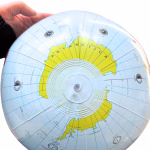 BadeboldGlobus 30 cm med Verdenskort